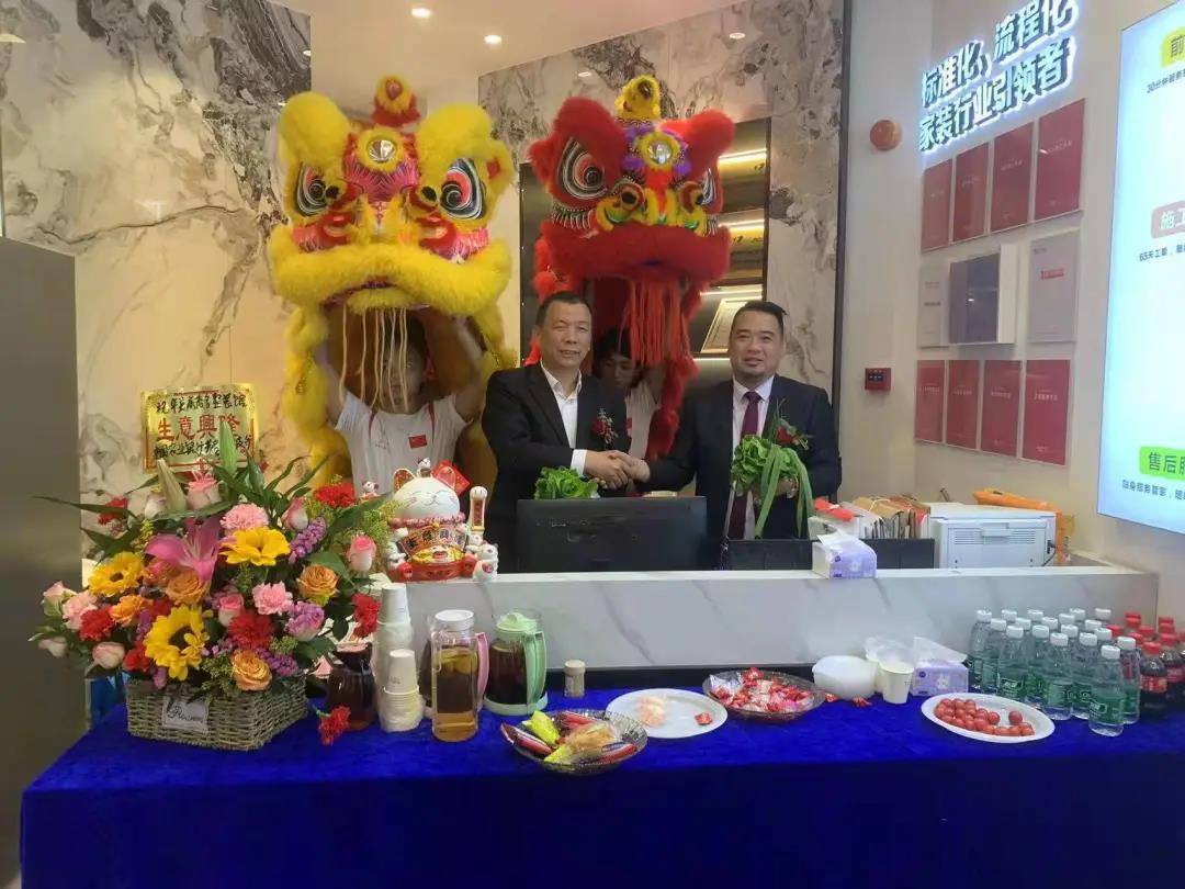 聽說，華美樂這2家店，開業(yè)第一天就被擠爆了！